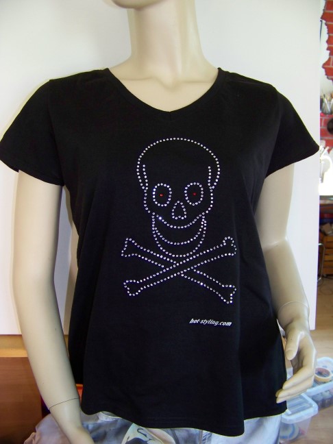 Strass Totenopf rote Augen 1